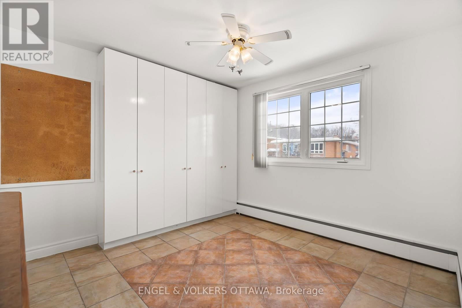263 MICHEL CIRCLE Image 9