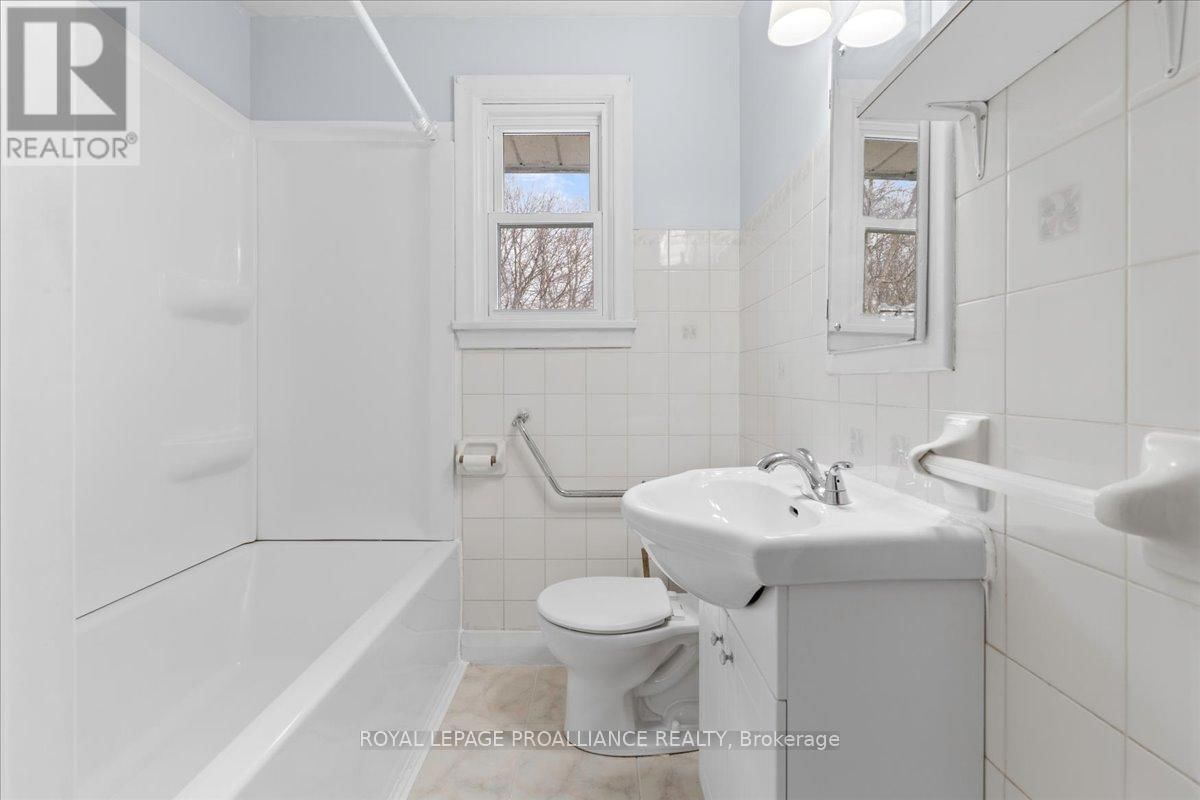 146 MACDONALD AVENUE Image 16