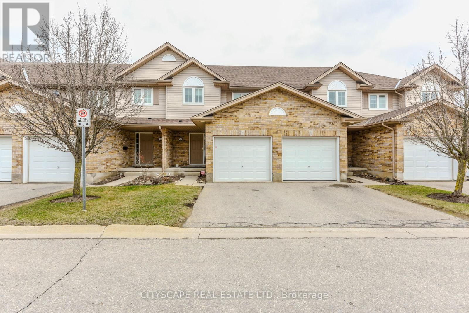 35 - 31 SCHRODER CRESCENT Image 1