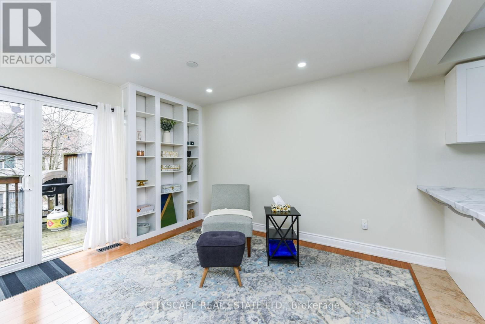 35 - 31 SCHRODER CRESCENT Image 12
