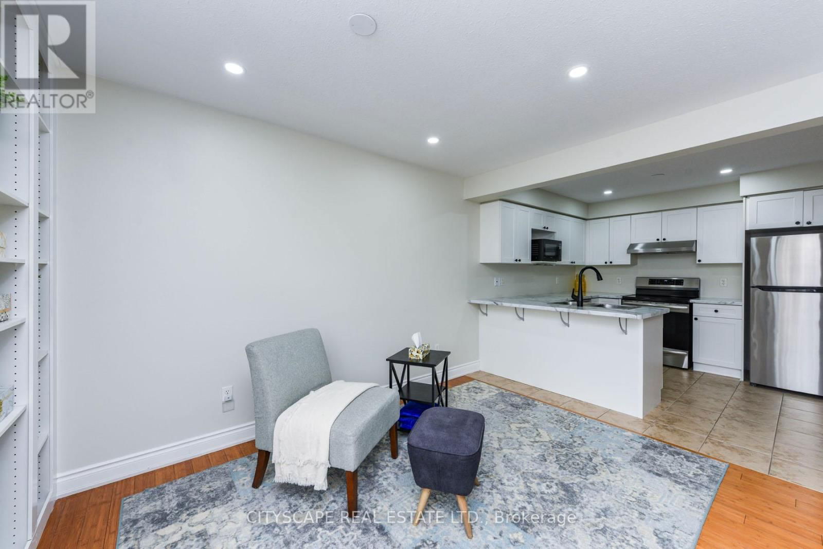 35 - 31 SCHRODER CRESCENT Image 13