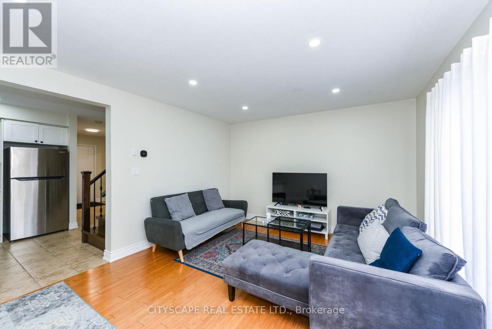 35 - 31 SCHRODER CRESCENT Image 14