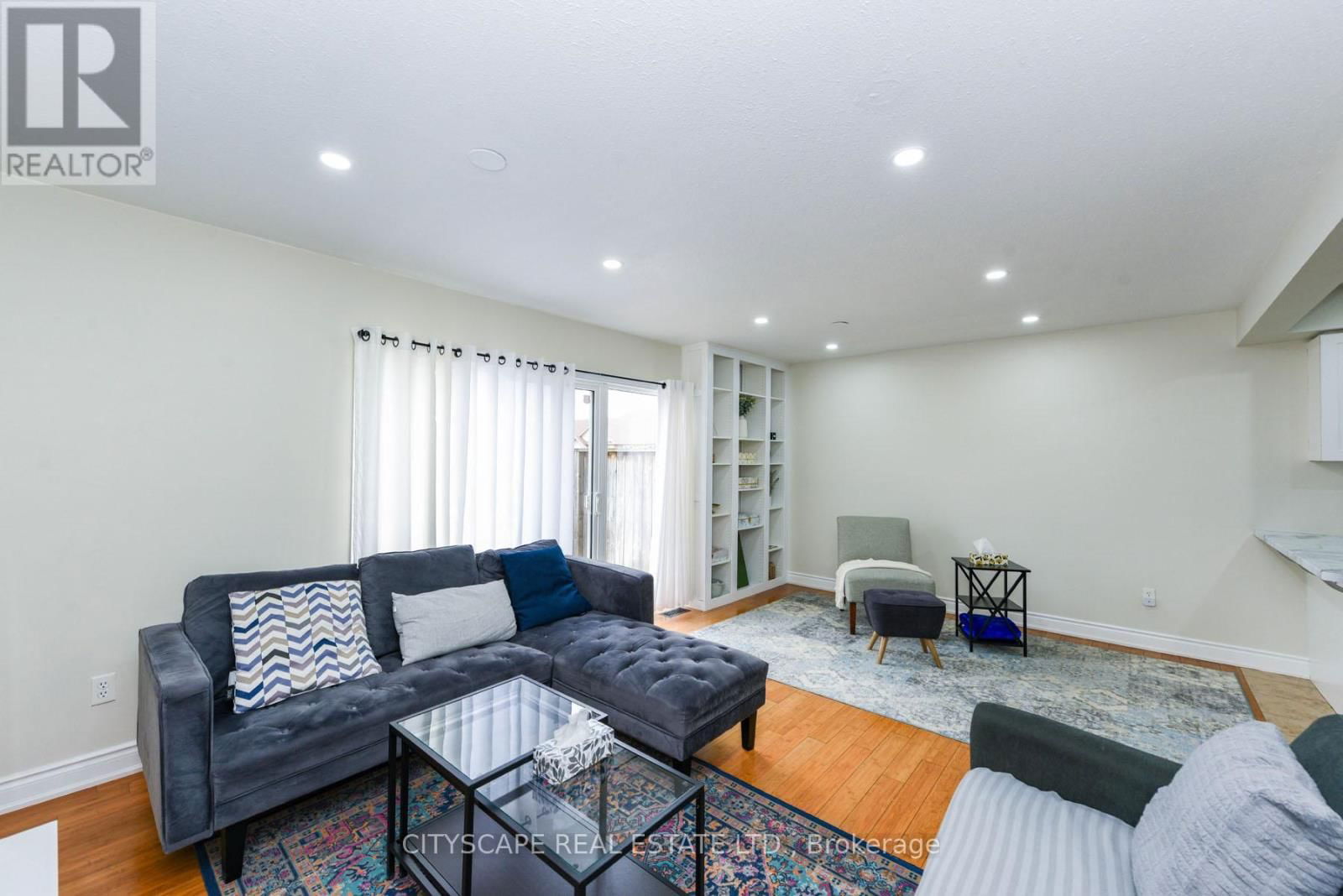 35 - 31 SCHRODER CRESCENT Image 15