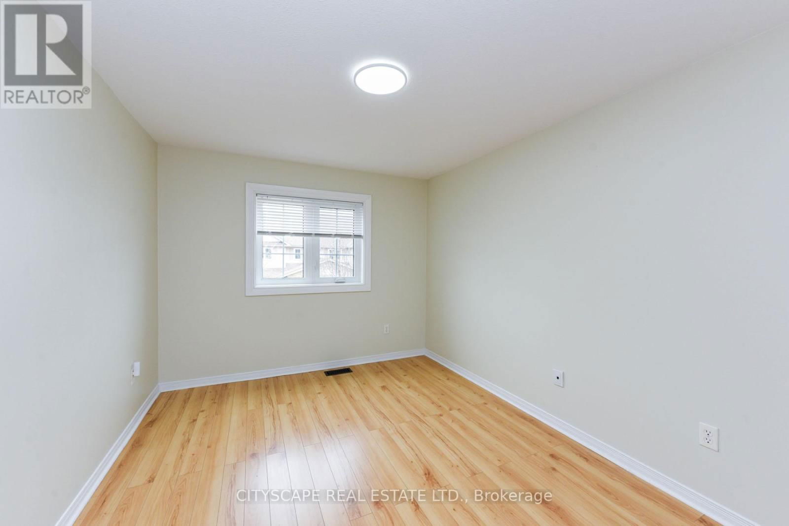 35 - 31 SCHRODER CRESCENT Image 19