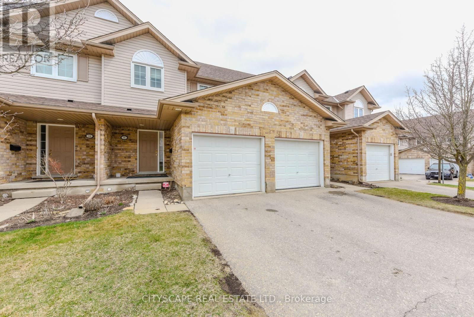 35 - 31 SCHRODER CRESCENT Image 2
