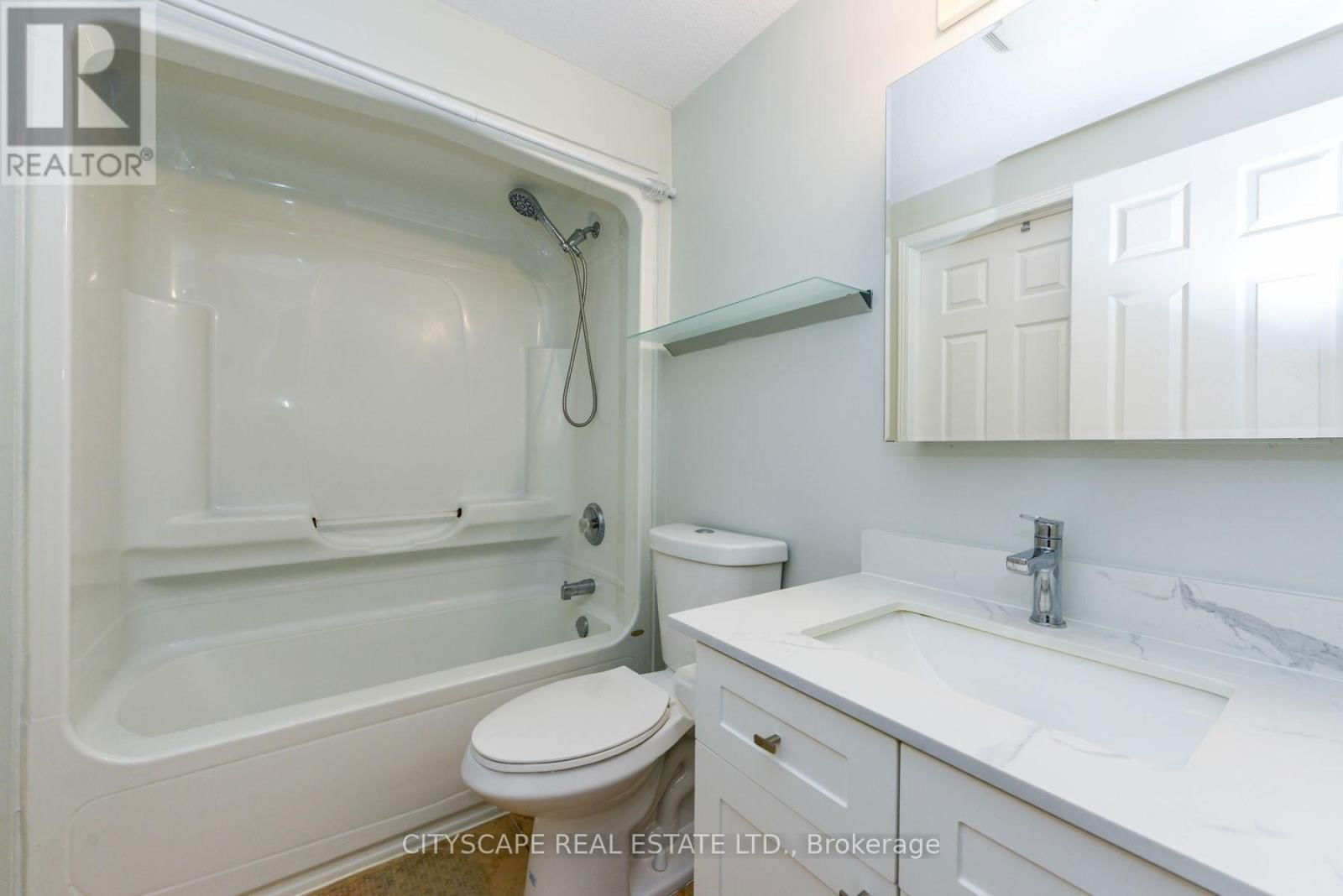 35 - 31 SCHRODER CRESCENT Image 22