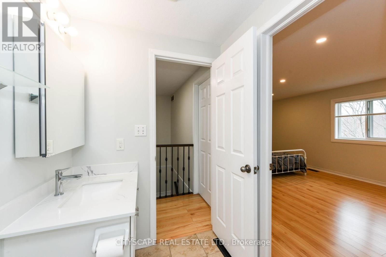 35 - 31 SCHRODER CRESCENT Image 26