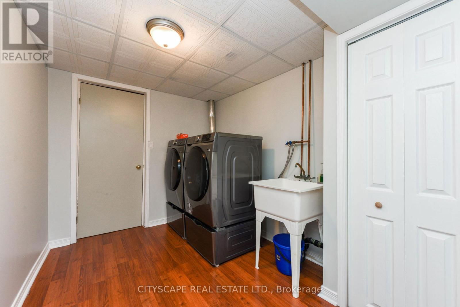 35 - 31 SCHRODER CRESCENT Image 32