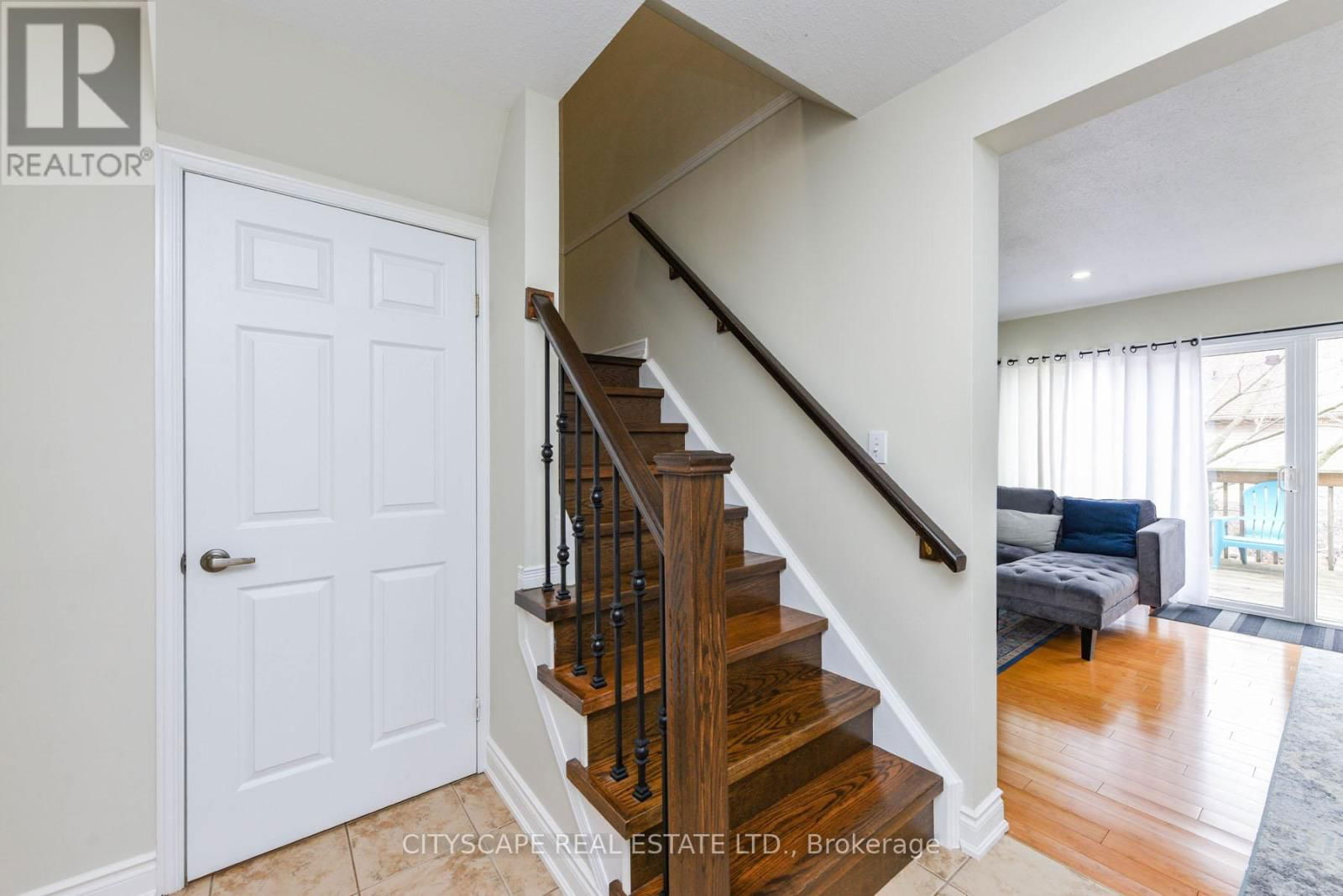 35 - 31 SCHRODER CRESCENT Image 5