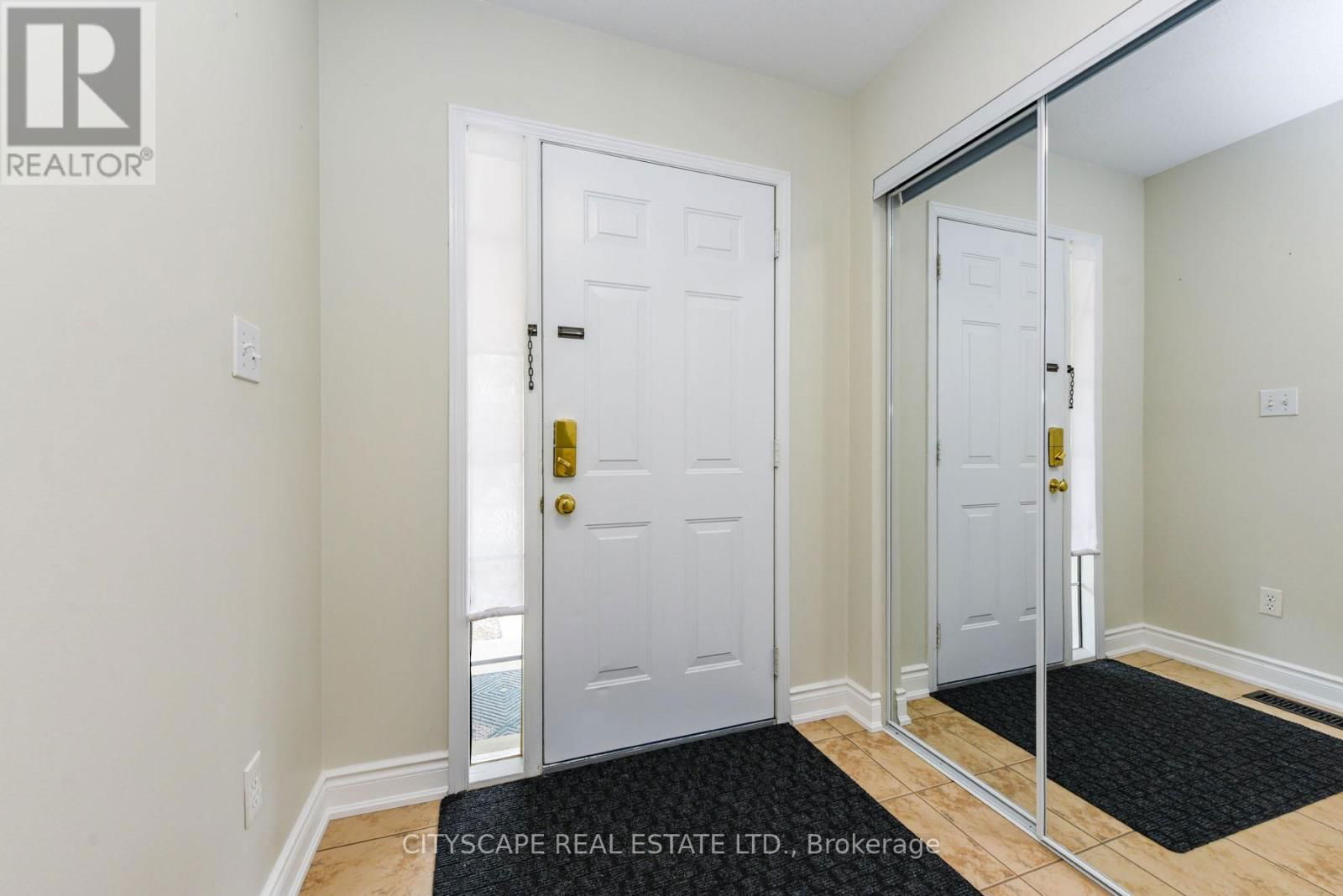 35 - 31 SCHRODER CRESCENT Image 6