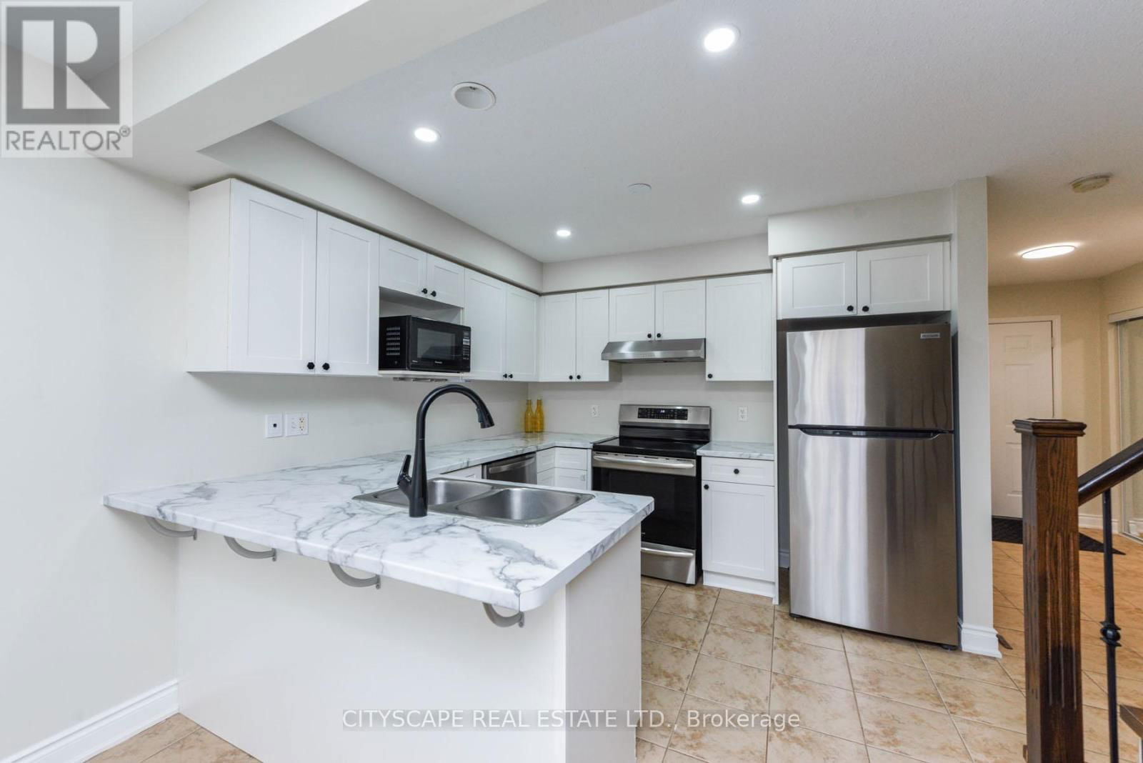 35 - 31 SCHRODER CRESCENT Image 7