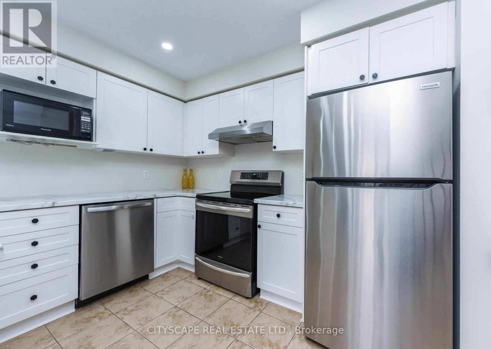 35 - 31 SCHRODER CRESCENT Image 9