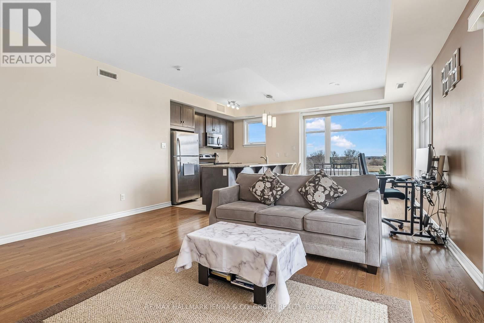 201 - 140 GUELPH PRIVATE Image 11