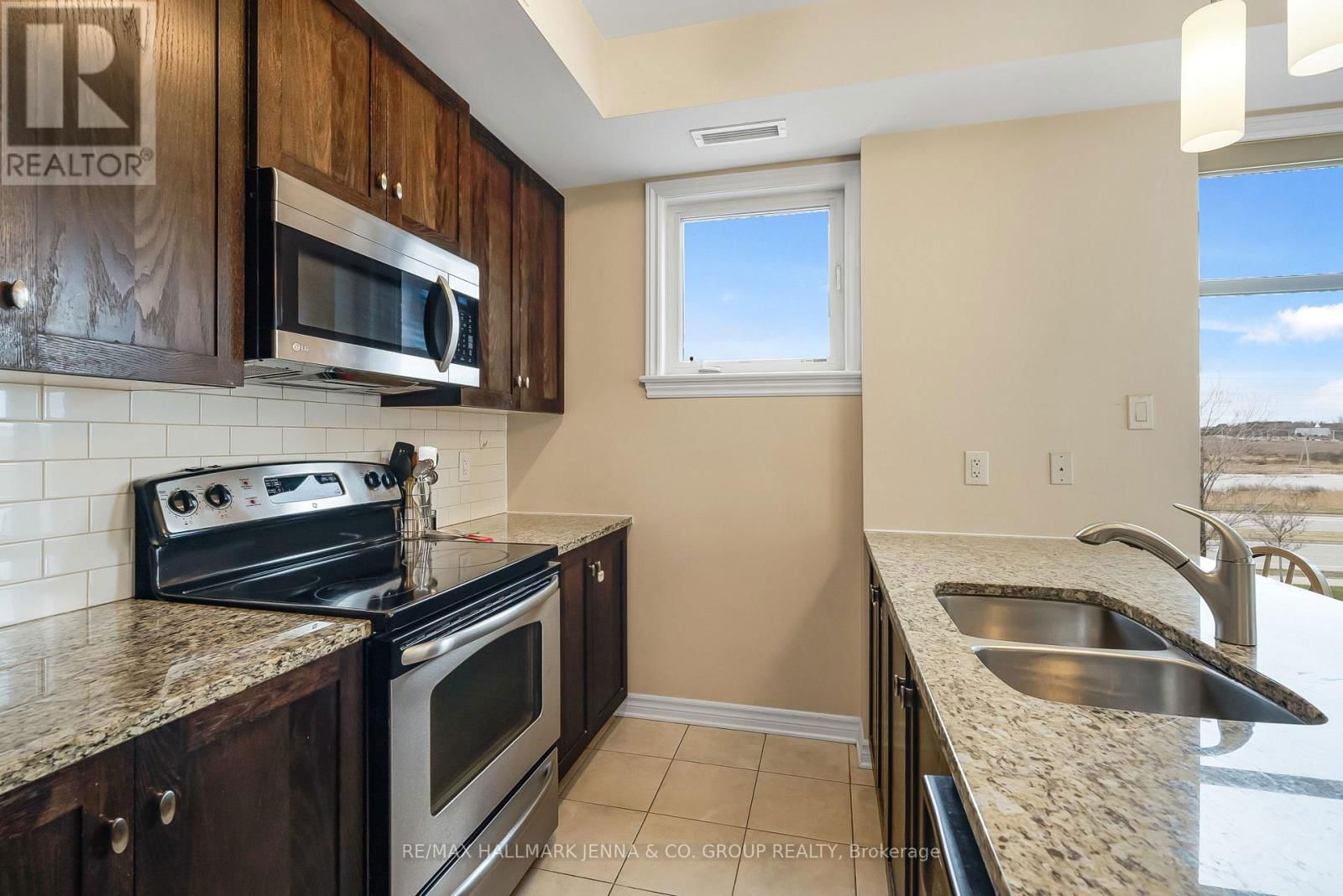 201 - 140 GUELPH PRIVATE Image 12