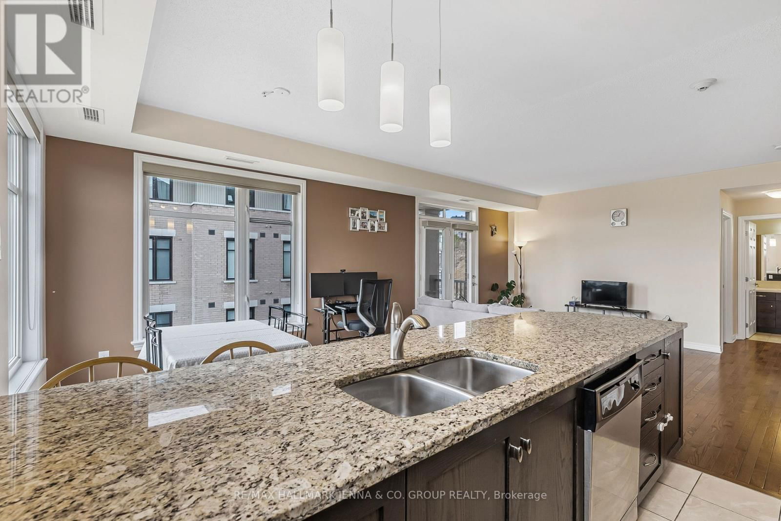 201 - 140 GUELPH PRIVATE Image 13