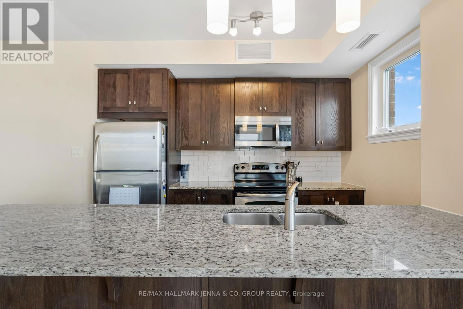 201 - 140 GUELPH PRIVATE Image 16