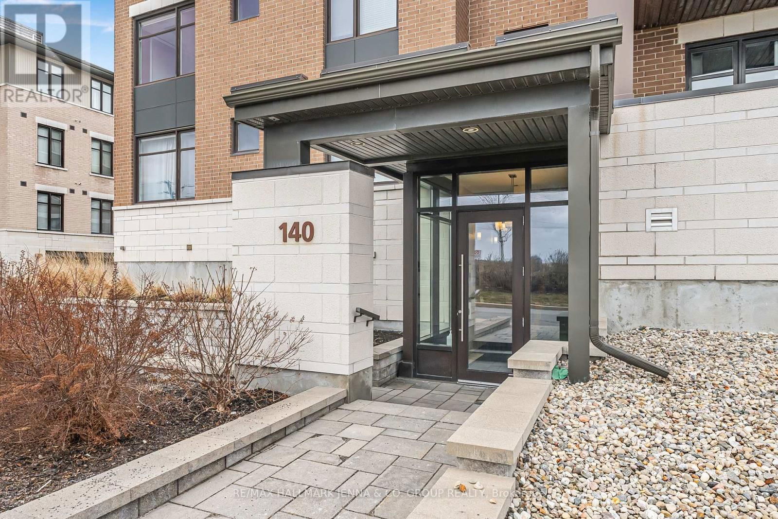201 - 140 GUELPH PRIVATE Image 2