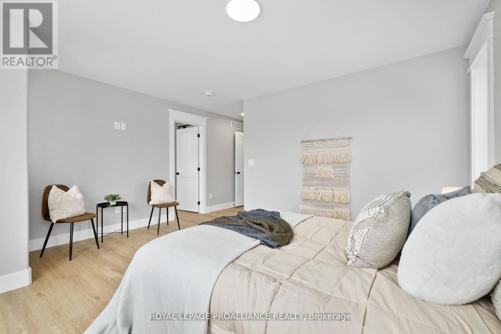 3 HOLLINGSWORTH STREET Image 16
