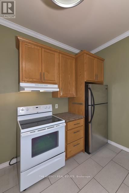 870 QUEENS AVENUE Image 10