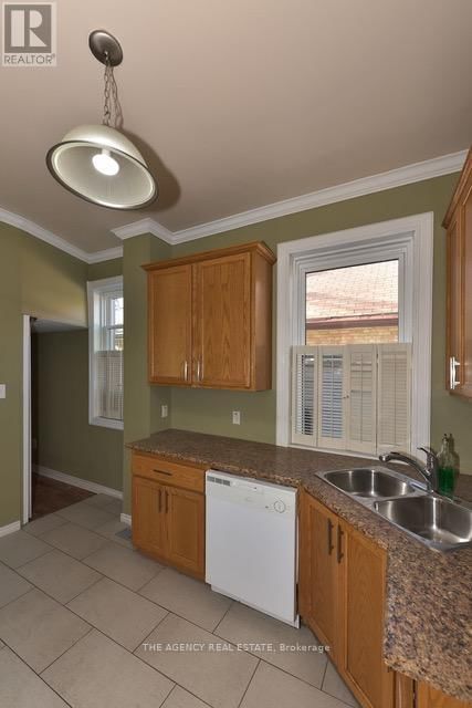 870 QUEENS AVENUE Image 11