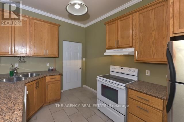870 QUEENS AVENUE Image 13