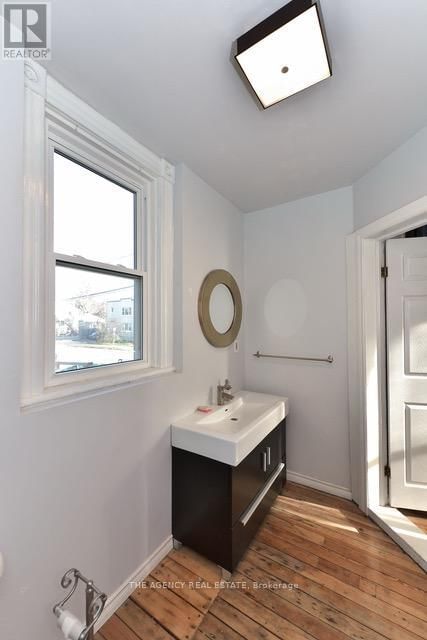870 QUEENS AVENUE Image 14