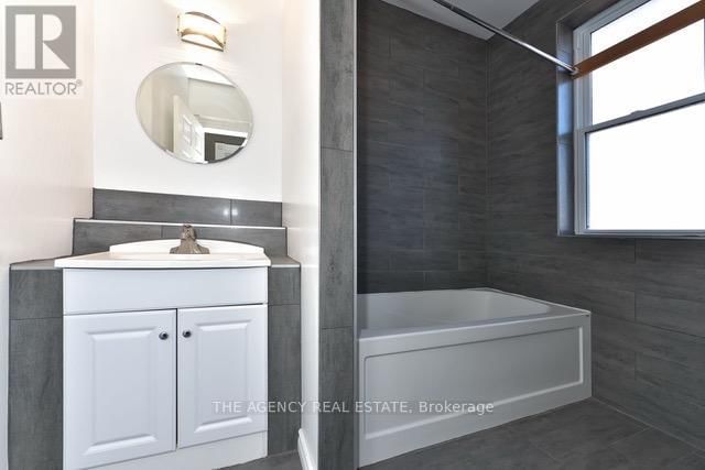 870 QUEENS AVENUE Image 19
