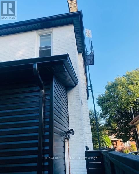 870 QUEENS AVENUE Image 23
