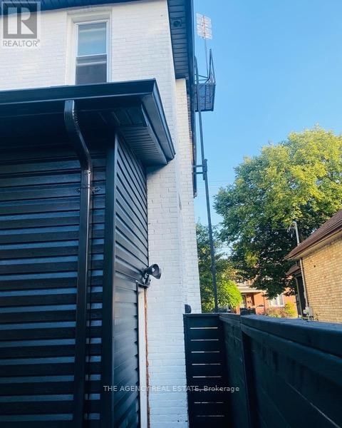 870 QUEENS AVENUE Image 24
