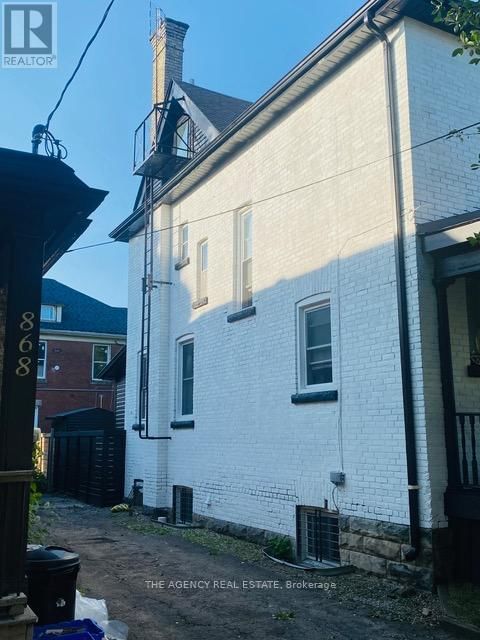 870 QUEENS AVENUE Image 26