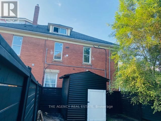 870 QUEENS AVENUE Image 28