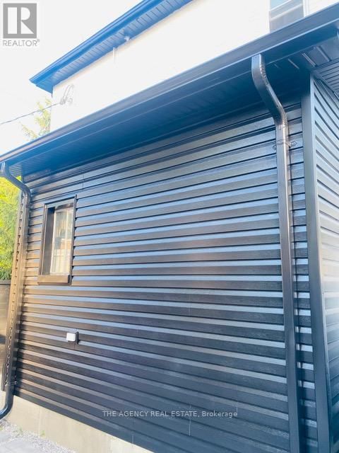 870 QUEENS AVENUE Image 29