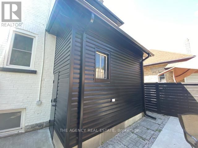 870 QUEENS AVENUE Image 36