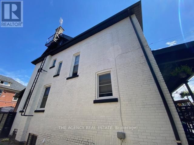 870 QUEENS AVENUE Image 38
