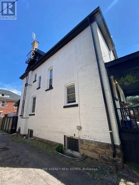 870 QUEENS AVENUE Image 39