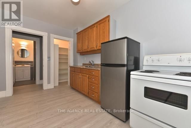 870 QUEENS AVENUE Image 9