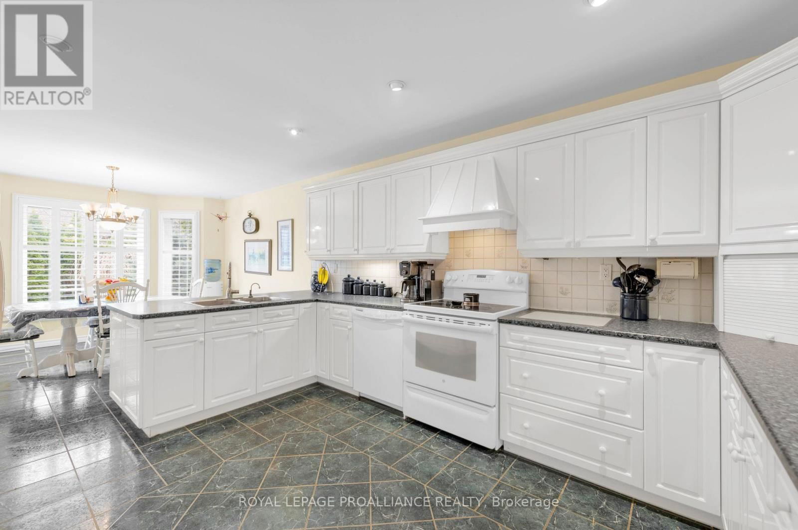 39 GROSVENOR DRIVE Image 14