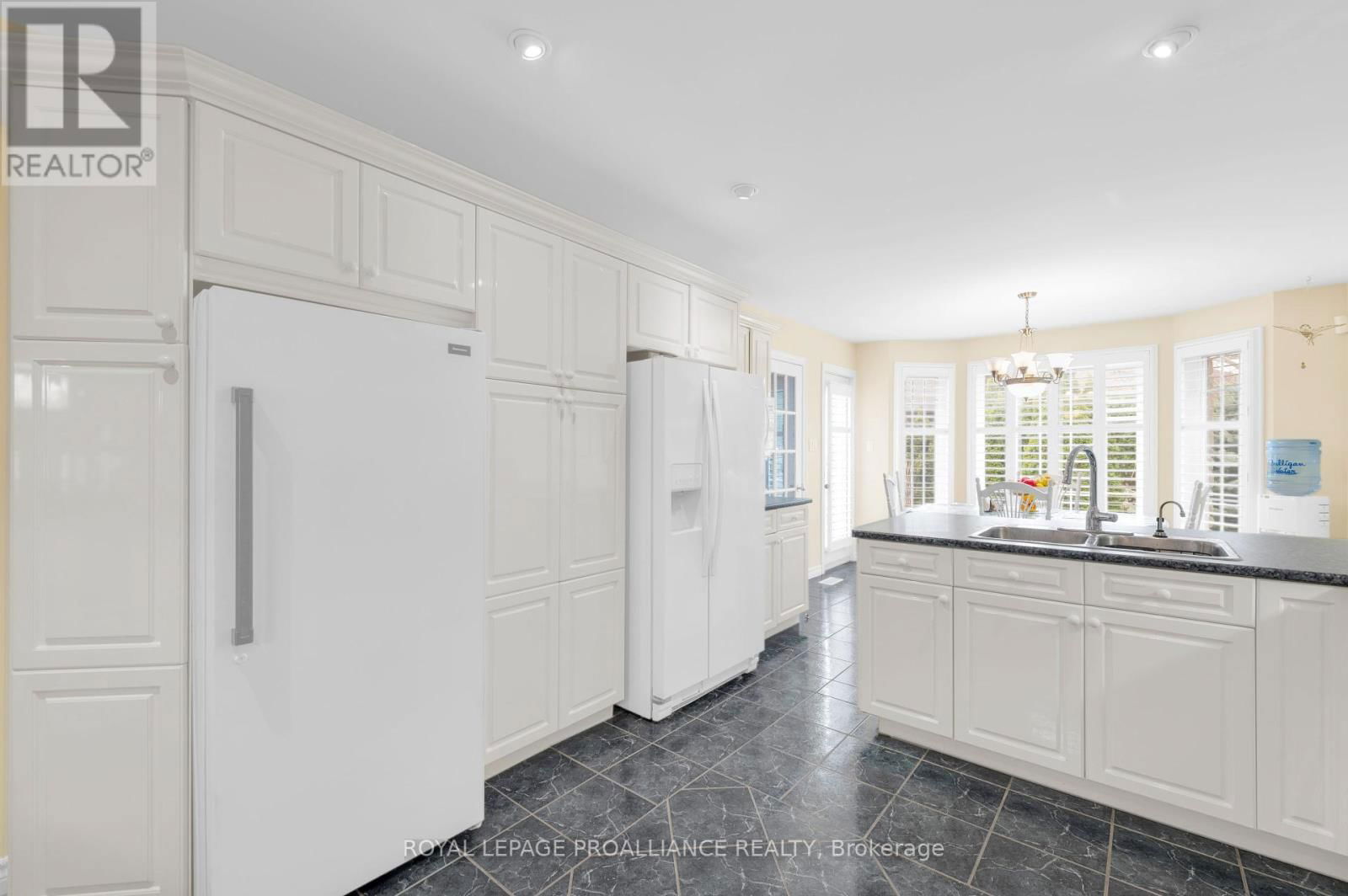 39 GROSVENOR DRIVE Image 17