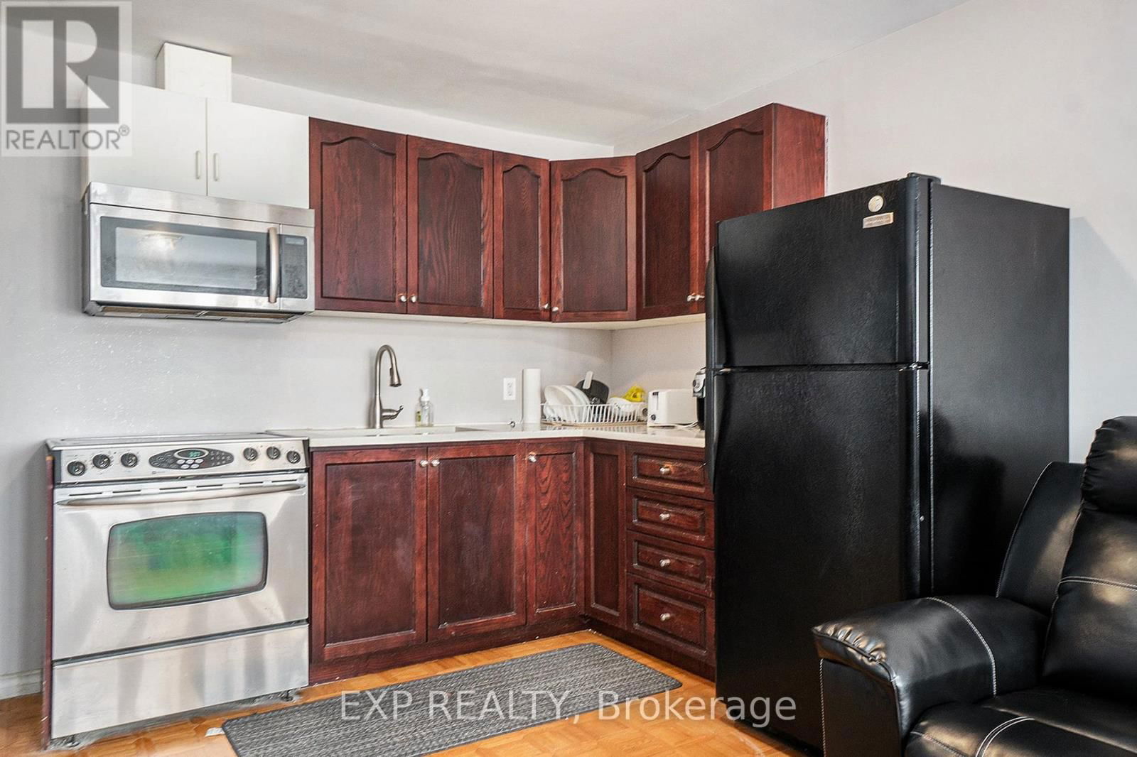 217 DOVERCOURT AVENUE Image 15