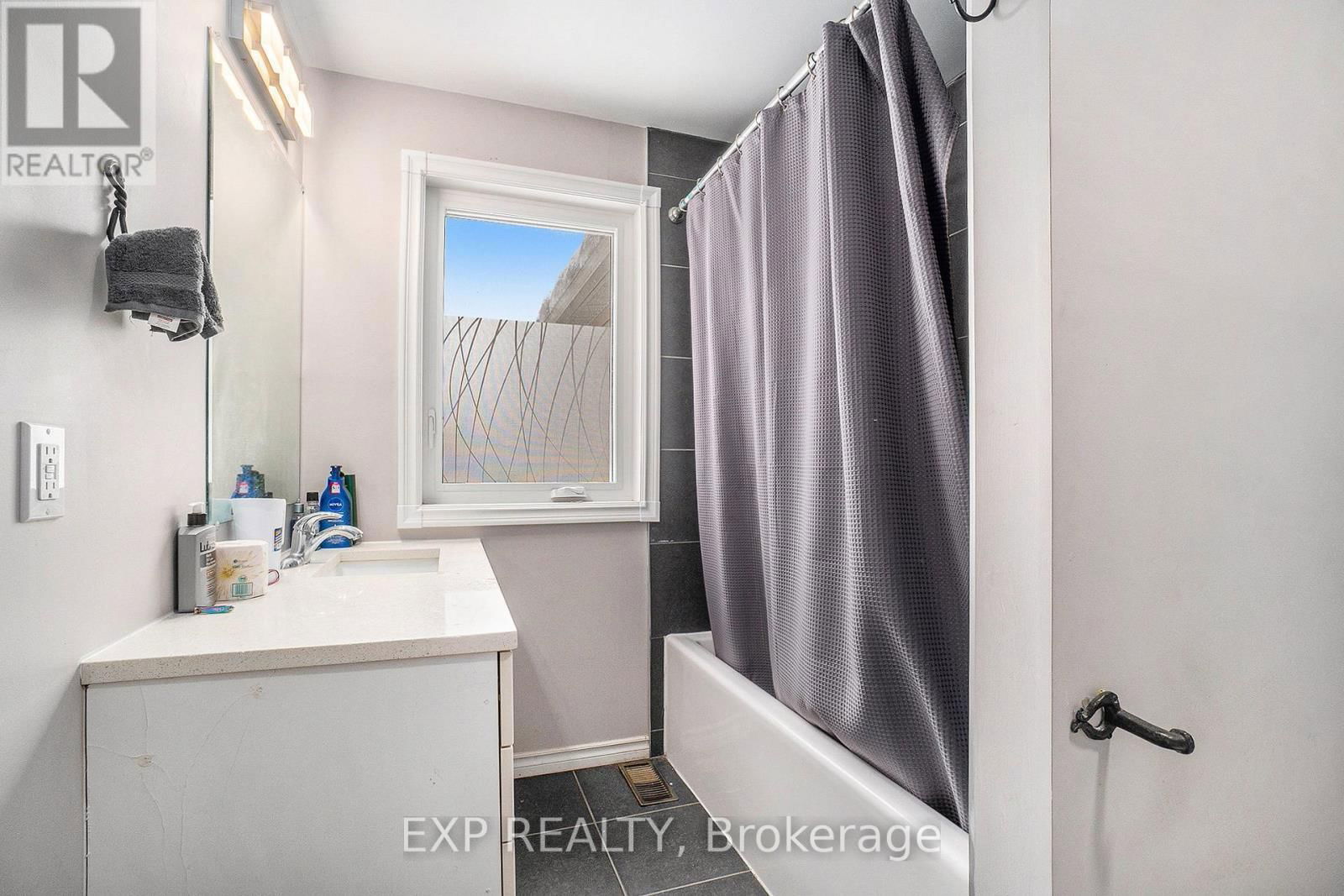 217 DOVERCOURT AVENUE Image 23