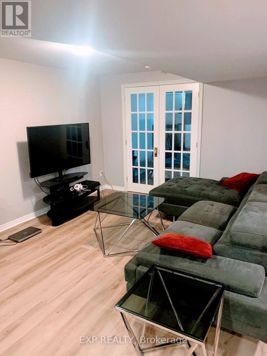 217 DOVERCOURT AVENUE Image 27