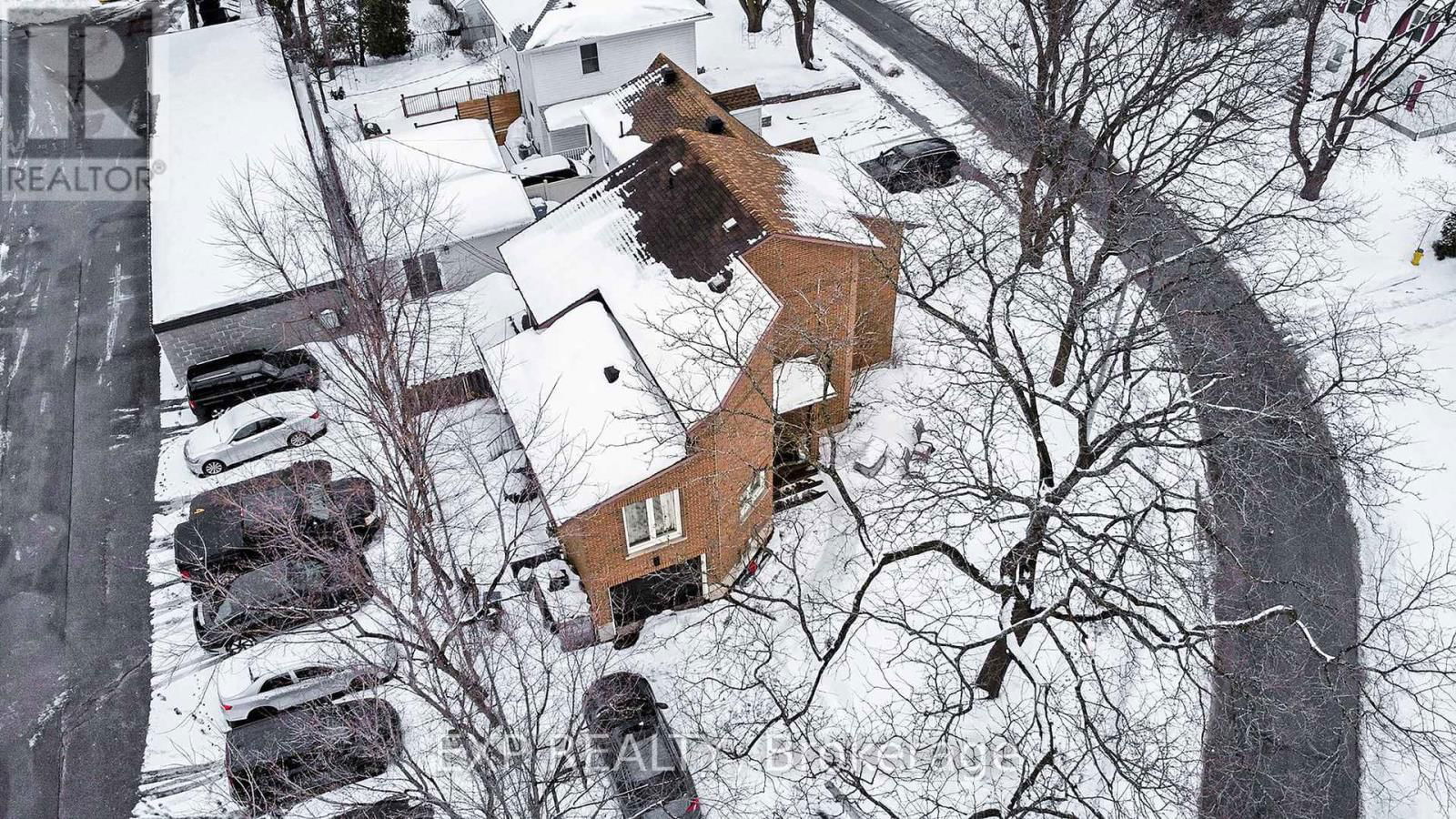 217 DOVERCOURT AVENUE Image 35