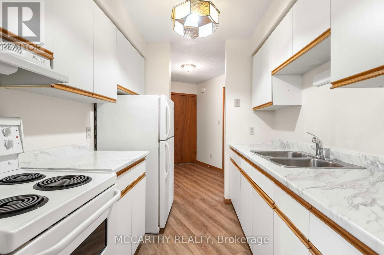 209 SARAH COURT Image 11