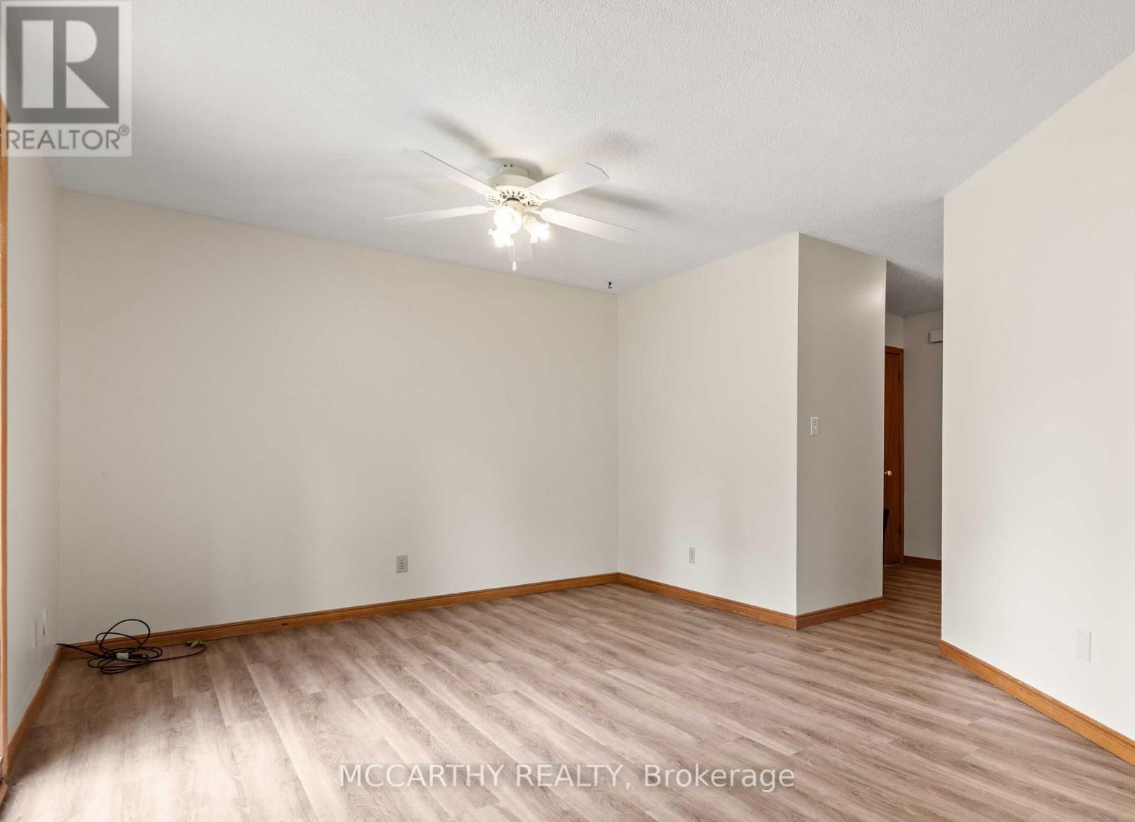 209 SARAH COURT Image 16
