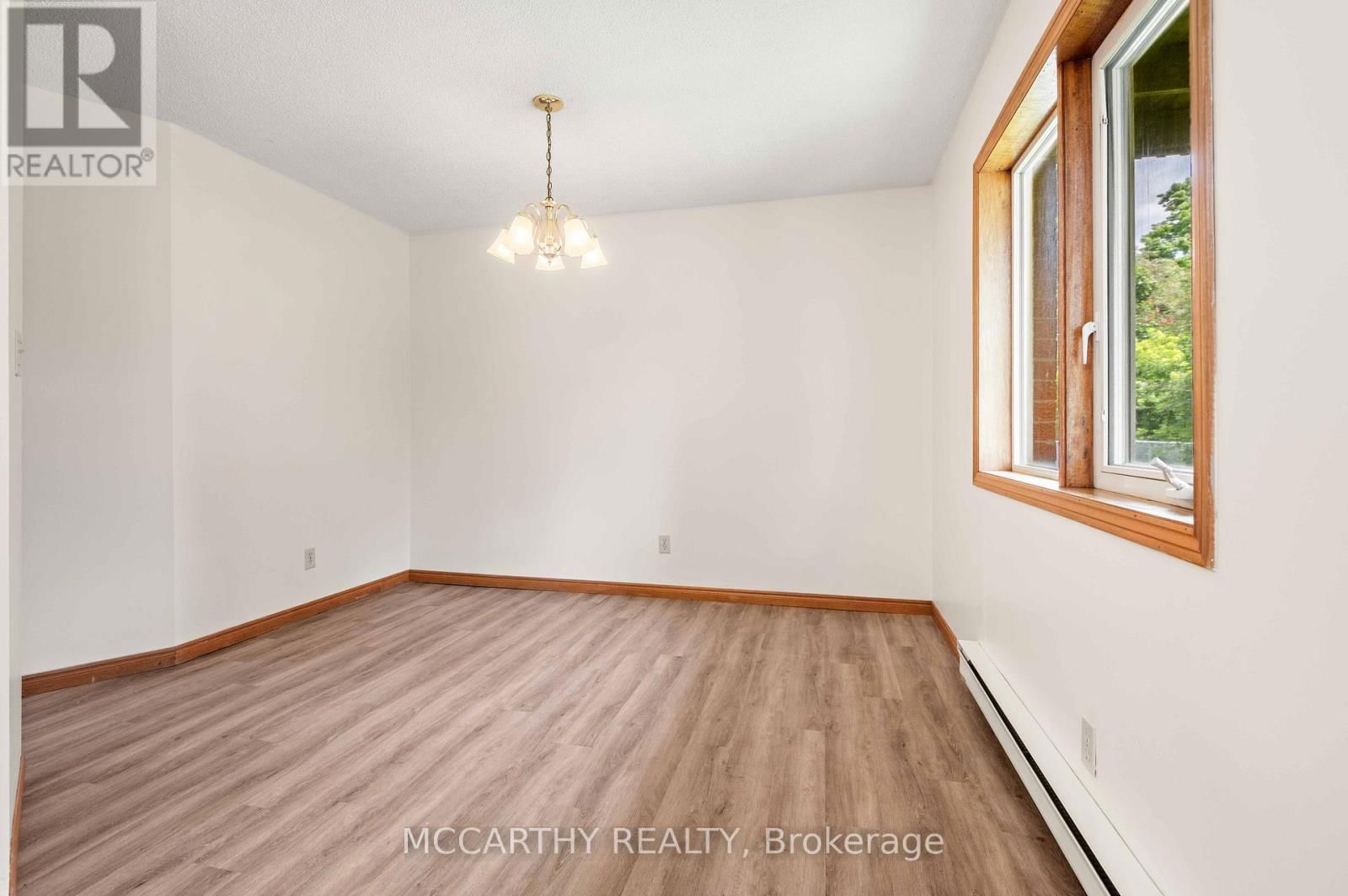 209 SARAH COURT Image 18