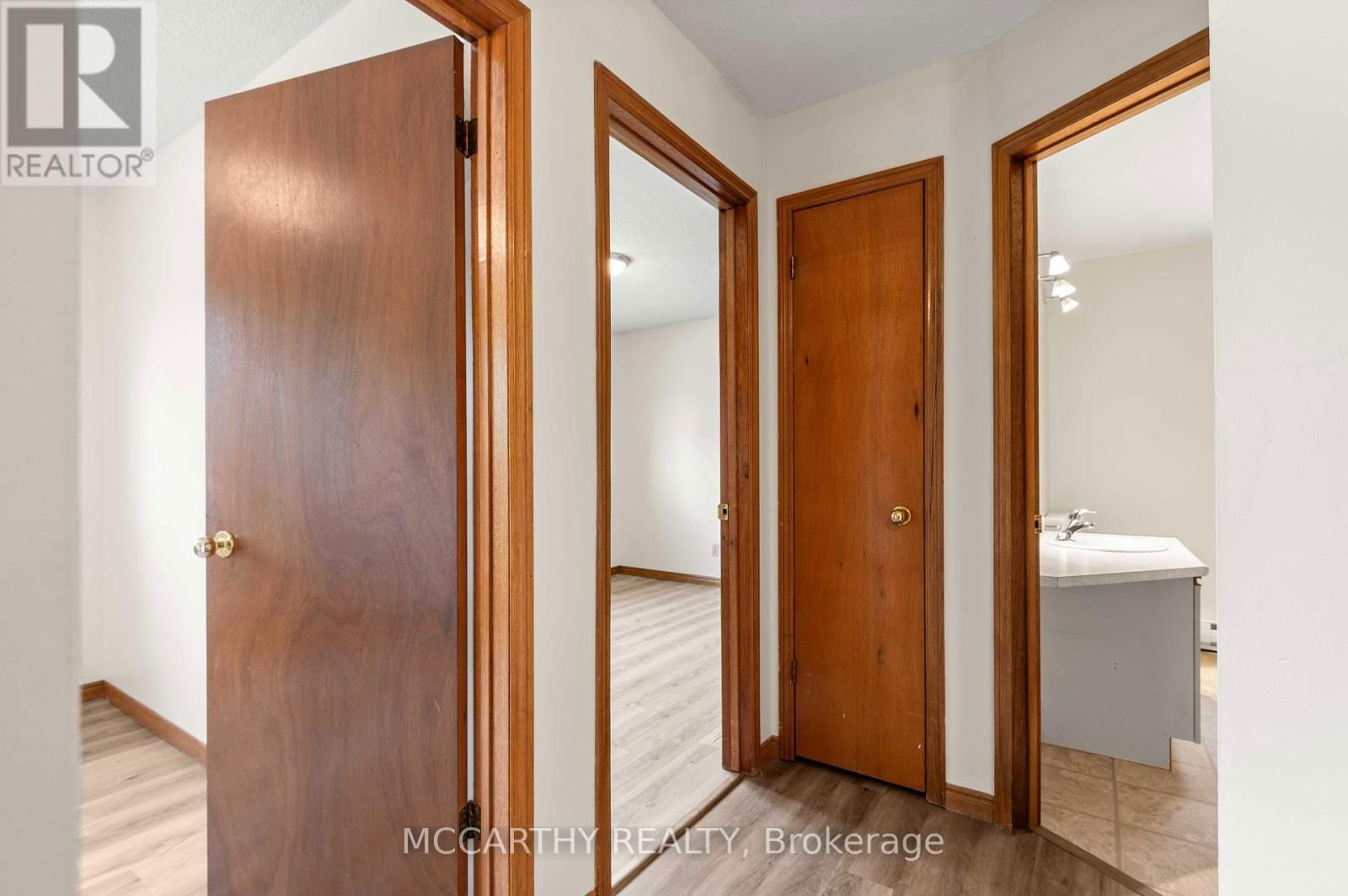 209 SARAH COURT Image 22