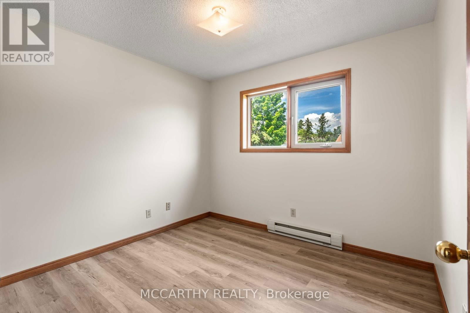 209 SARAH COURT Image 23