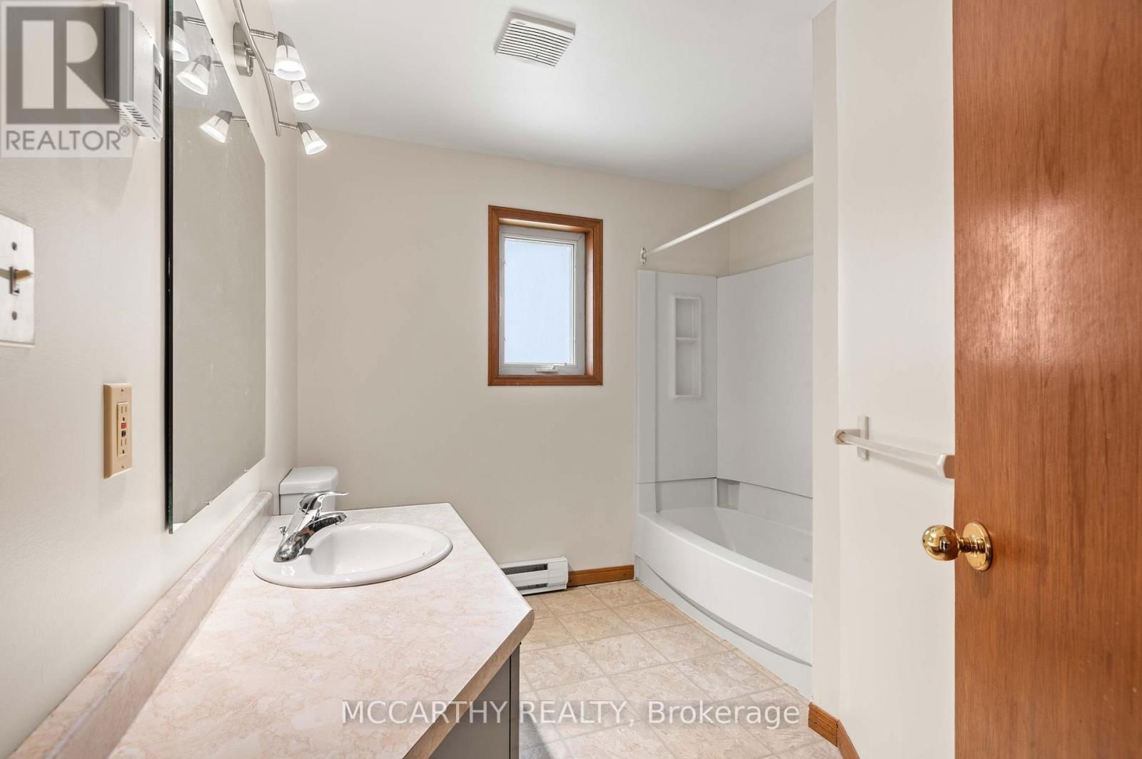 209 SARAH COURT Image 25