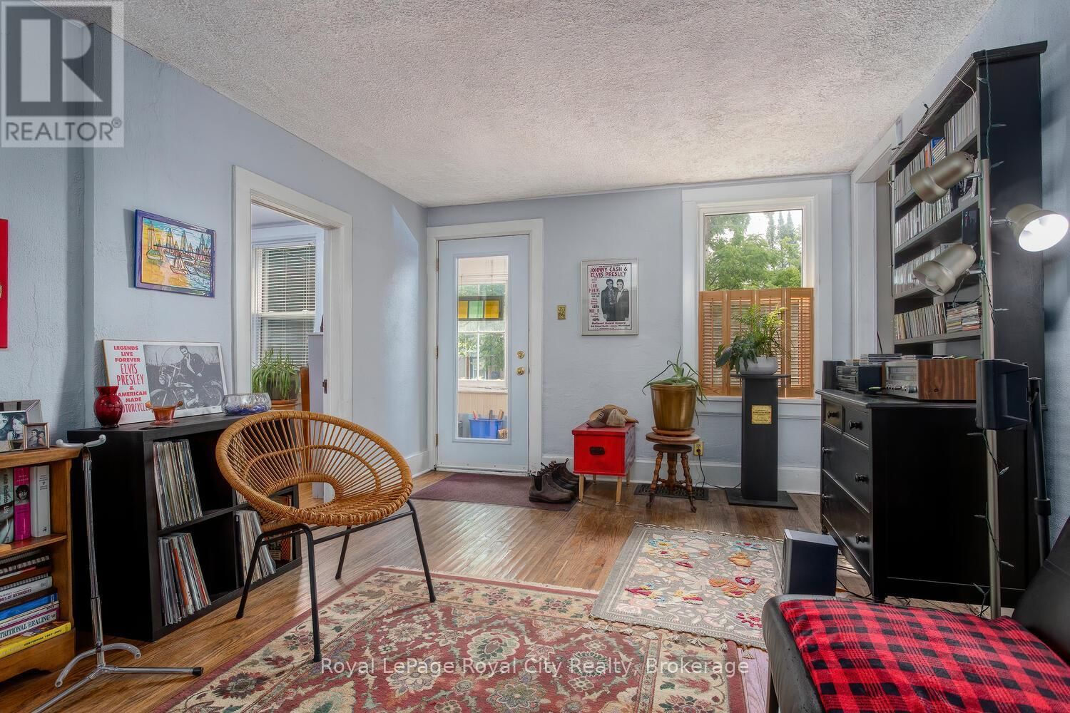 10 PEARL STREET Image 8