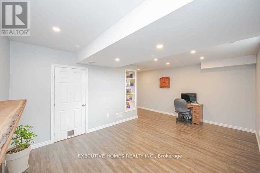 129 PERIWINKLE DRIVE Image 32